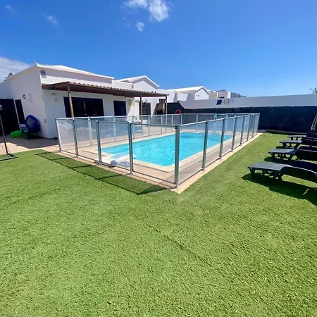 Villa Abuelo Paco - Private Heated Pool Playa Blanca (Lanzarote)